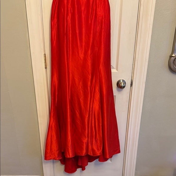 Red Sleeveless Halter Backless Gown - Picture 4 of 11